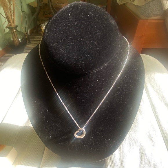 Tiffany and Co Elsa Peretti floating heart silver necklace - Picture 10 of 10